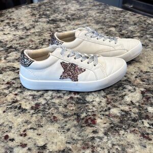 White Sneakers with Glitter Star Accent